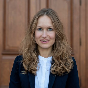 Dr. Sarah Winter