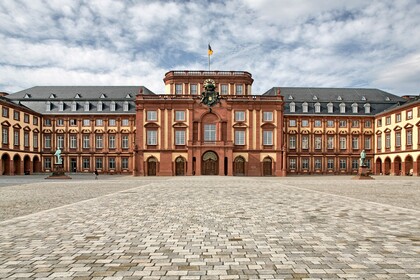 Schloss, Ehrenhof